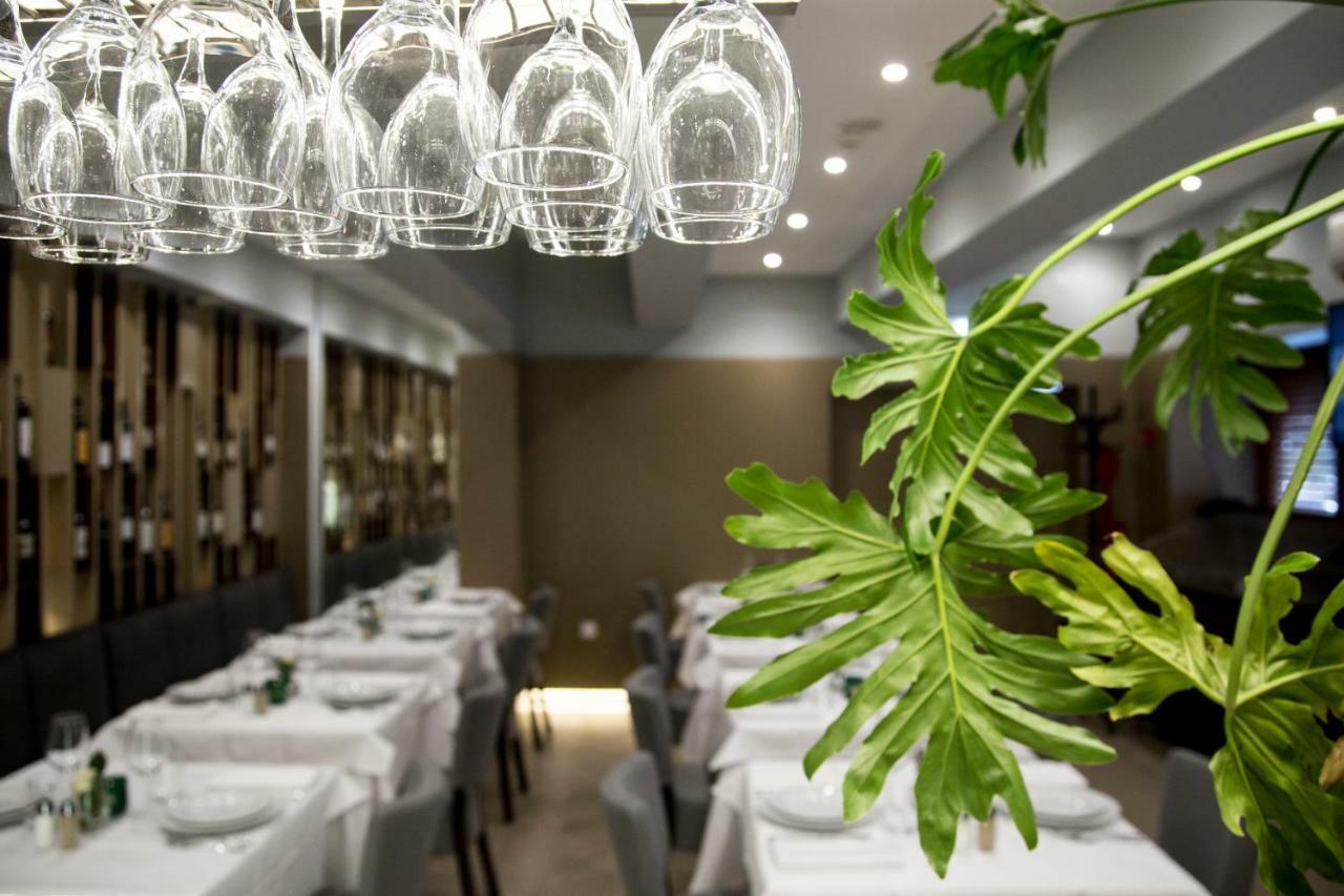 Hotel Dom Lourenco อารีอา บรันกา ภายนอก รูปภาพ